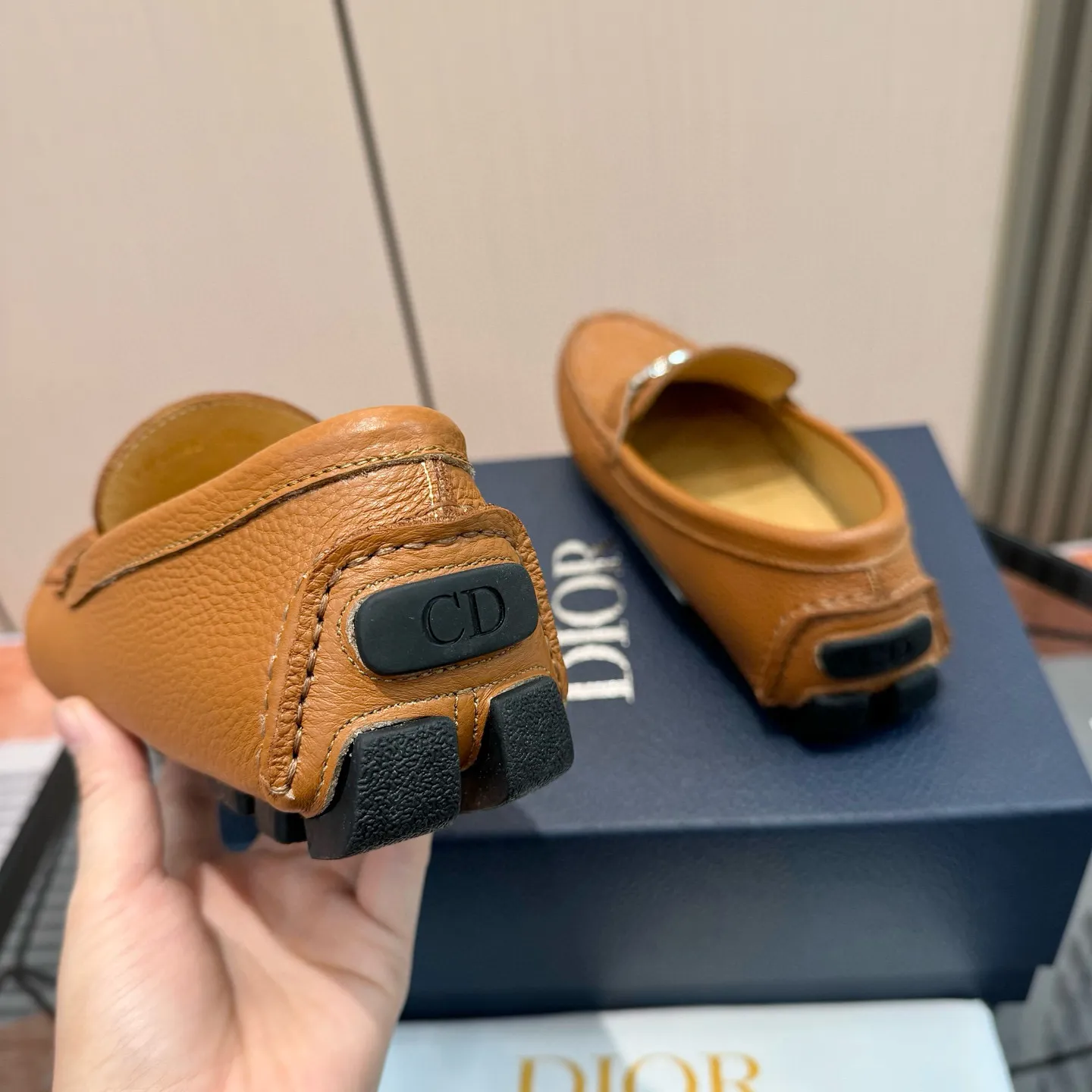 Men's shoes: 580💰 (Niu Li) (Dior Doudou shoes) Exclusive new model Official website new model The upper is made of high-quality imported calf, the color is delicate, and the flowing luxurious texture is tailor-made for exquisite men, creating a noble aura. Delicate and smooth lines. Cowhide lining. Size: 38-44, 45 customized. Outdoor driving shoes for experienced drivers🚗